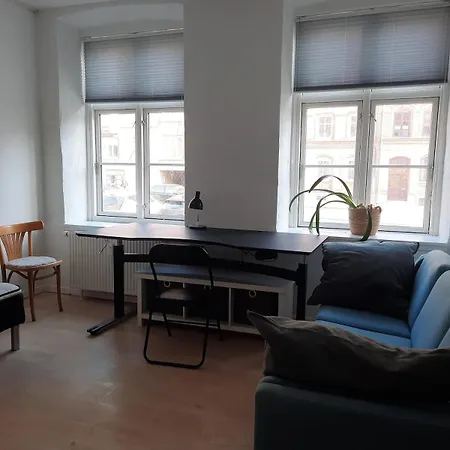 Apartment 7 In C